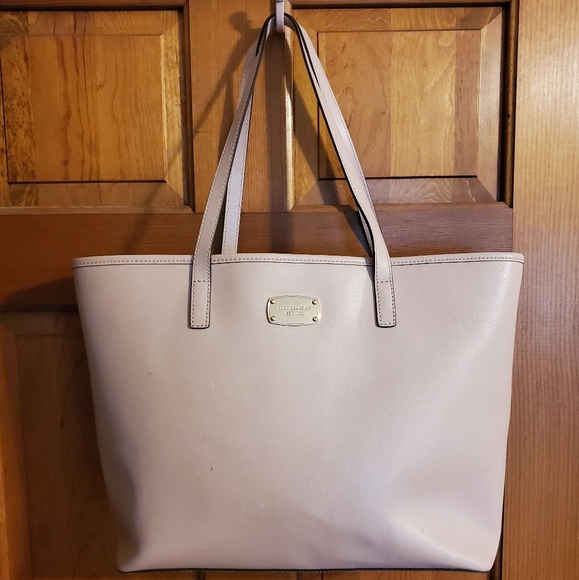 Michael Kors Handbags - Michael Kors Tote Blush Pink